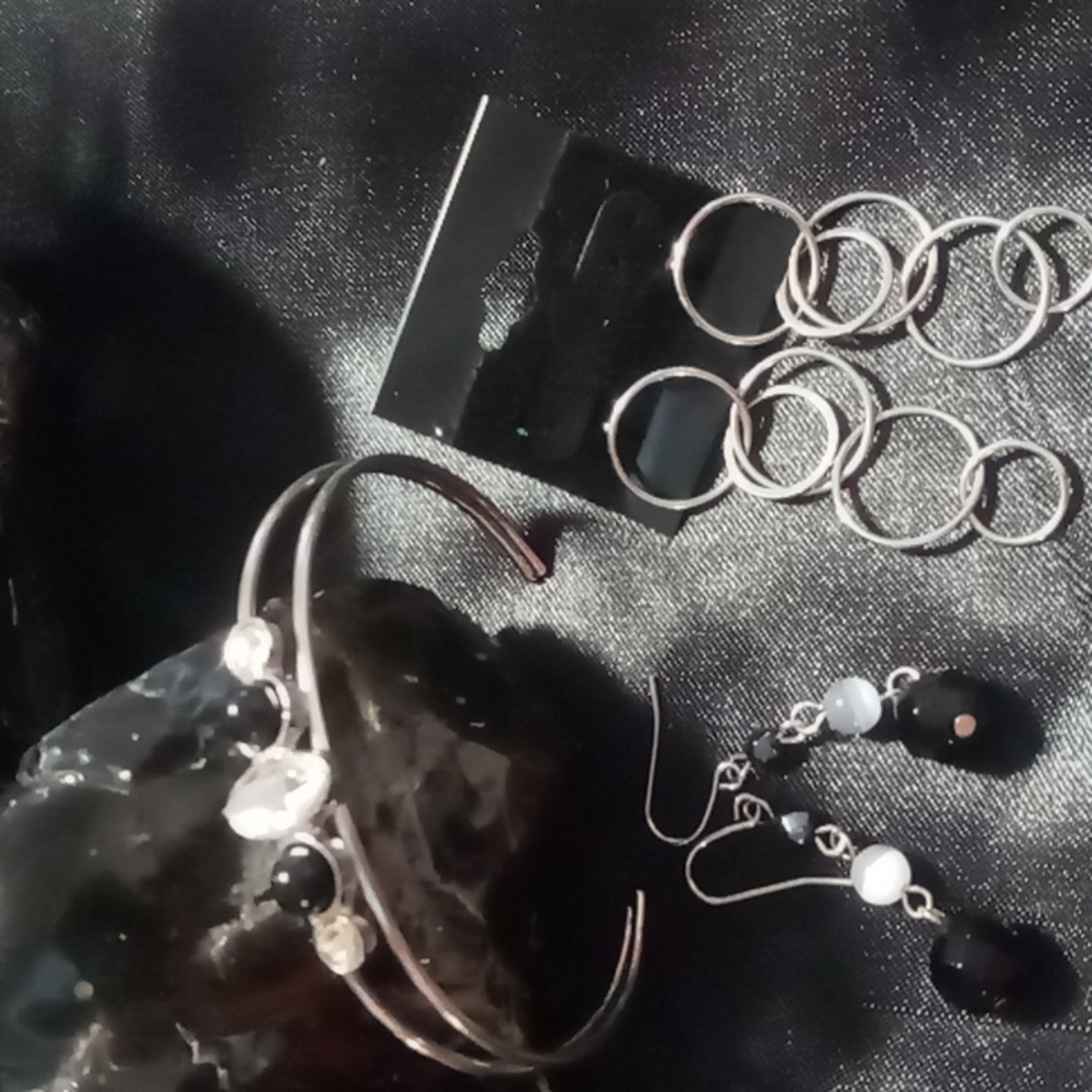 Silver tone cuff bracelet black onyx like stone cat eye quartz & circle link .
